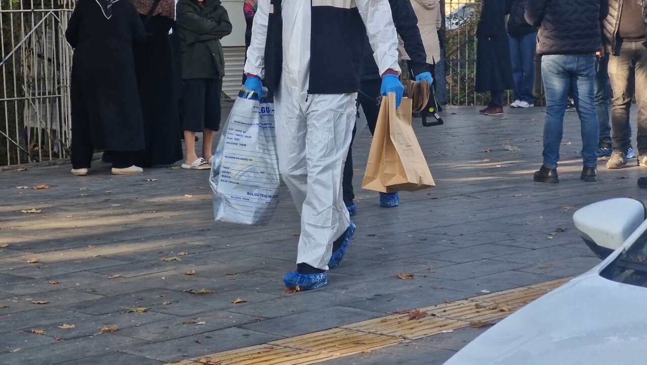 Kan donduran olay! Anne ve oğlu yataklarında öldürüldü, zanlı aynı evden çıktı 12